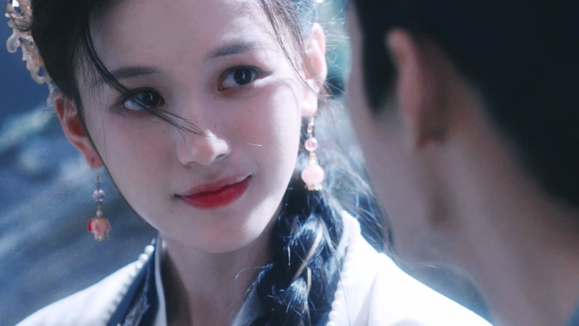 他恨她,他恨自己爱她,也恨她忘记他