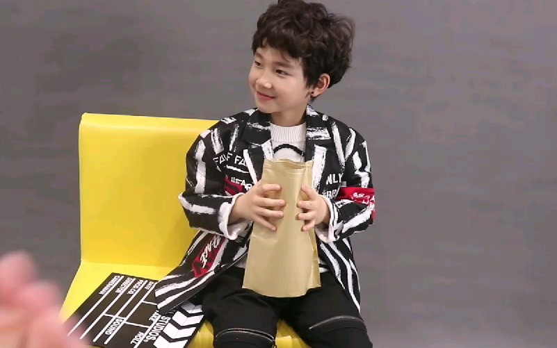 蔡徐坤最帅六岁粉丝张恩瑞跳ei ei