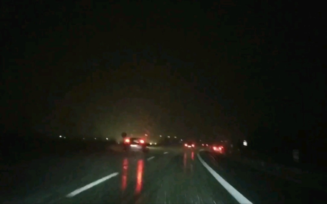 [图]【白噪音/环境音】1小时 雨夜驾车 氛围声