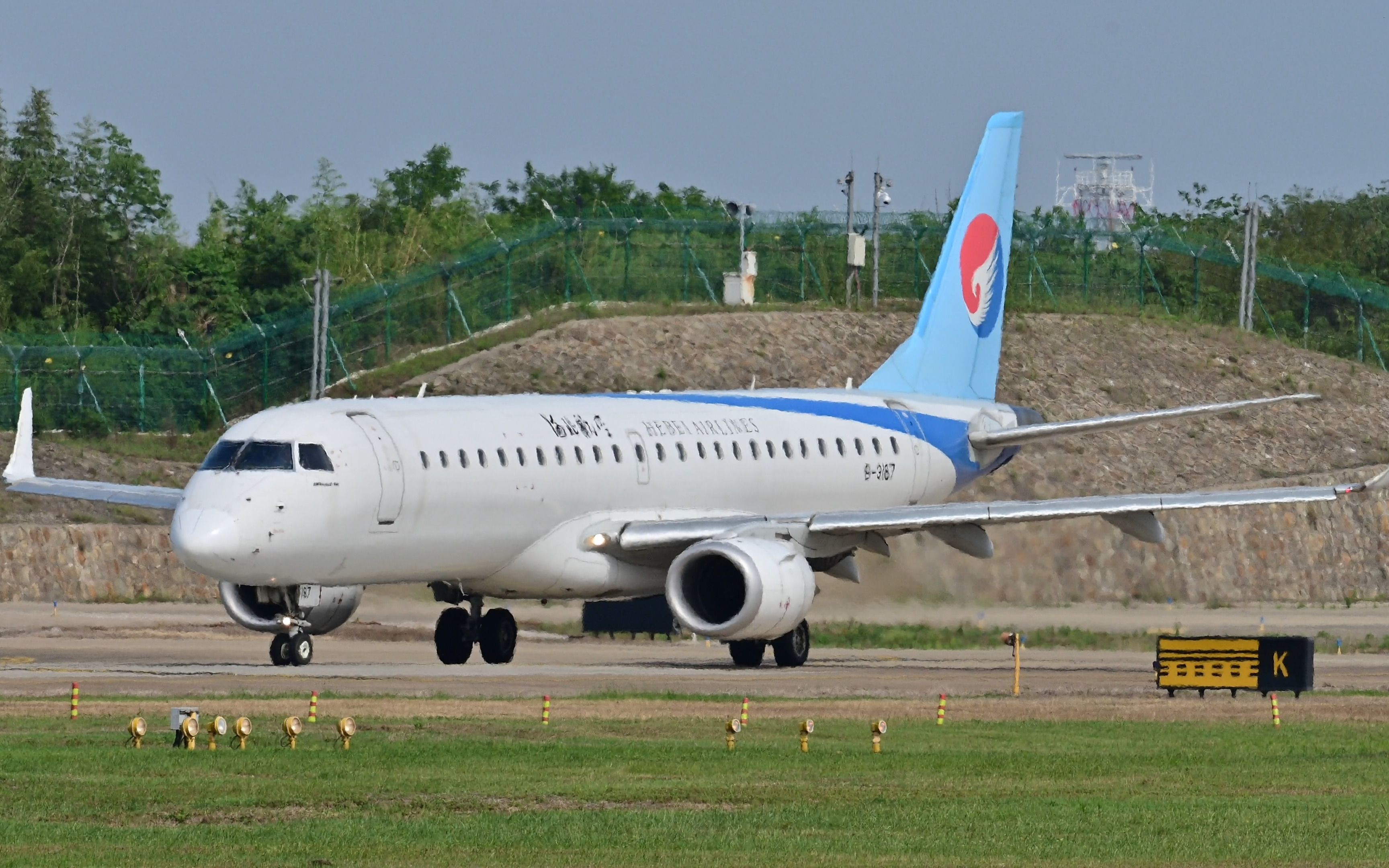 河北航空NS3246飞往石家庄正定(E190LR B3187)哔哩哔哩bilibili