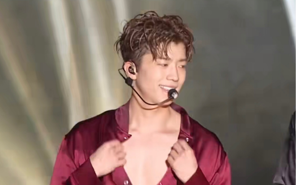 爱跳舞的张祐荣在发光,没有营业的时候要好好在家等他