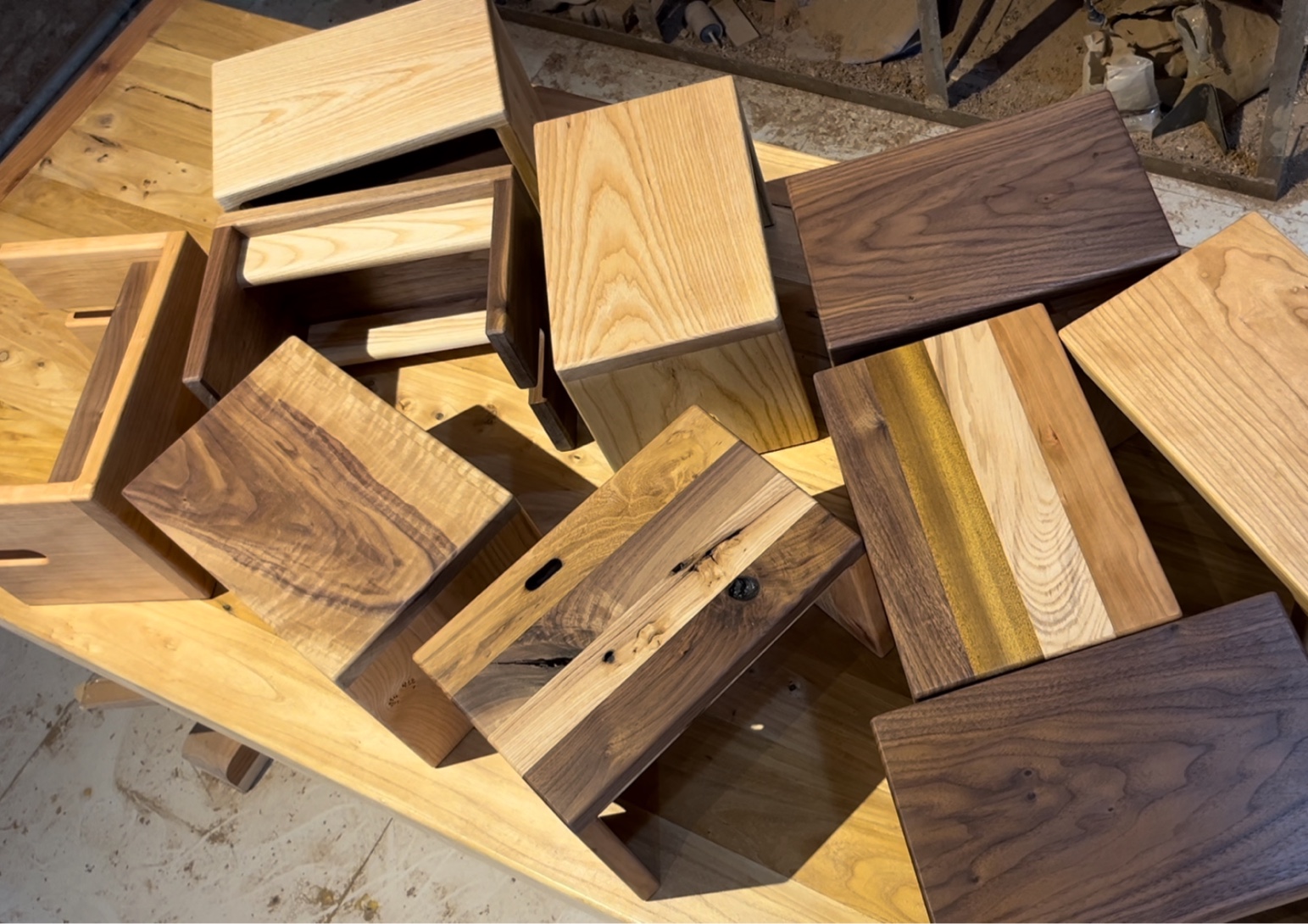 【木匠纪实】——做一堆五彩缤纷小木凳