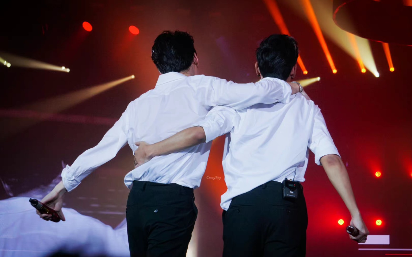 放一下手机里面存的一些图,2023年了,也要继续为singto krist疯狂打