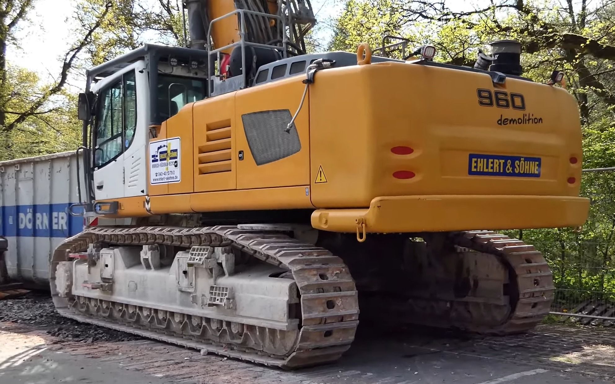 利勃海尔r960长臂挖掘机拆除建筑_哔哩哔哩_bilibili