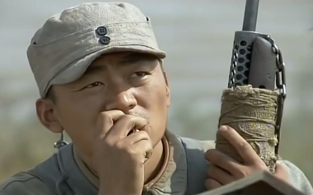 二雷采访出洋相!对着柿子使劲嘬,硬生生给美女记者惹毛了!