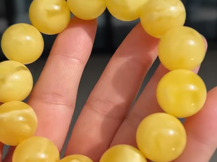 天然原矿蜜蜡大珠珠单圈手链 历经岁月洗礼 蜡质厚实 颜色美润 珠子