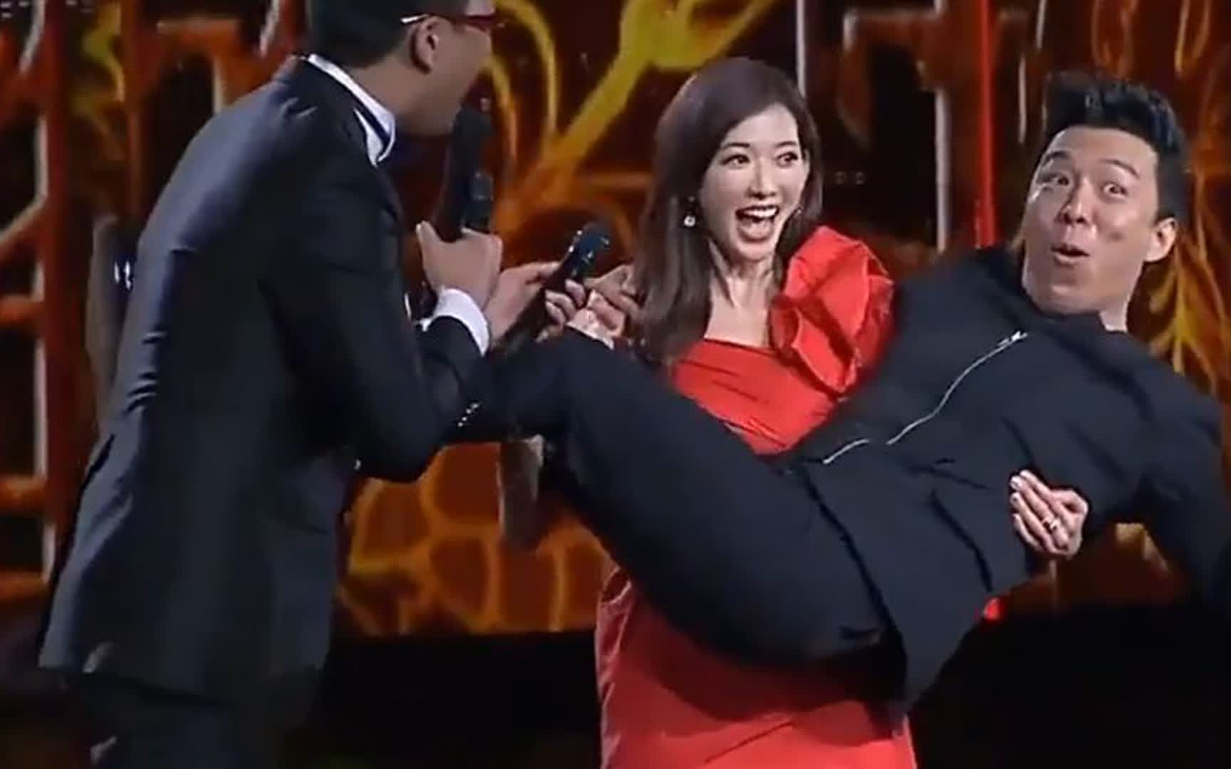 黄渤被一把抱起,林志玲:抱得美人归,女明星公主抱男