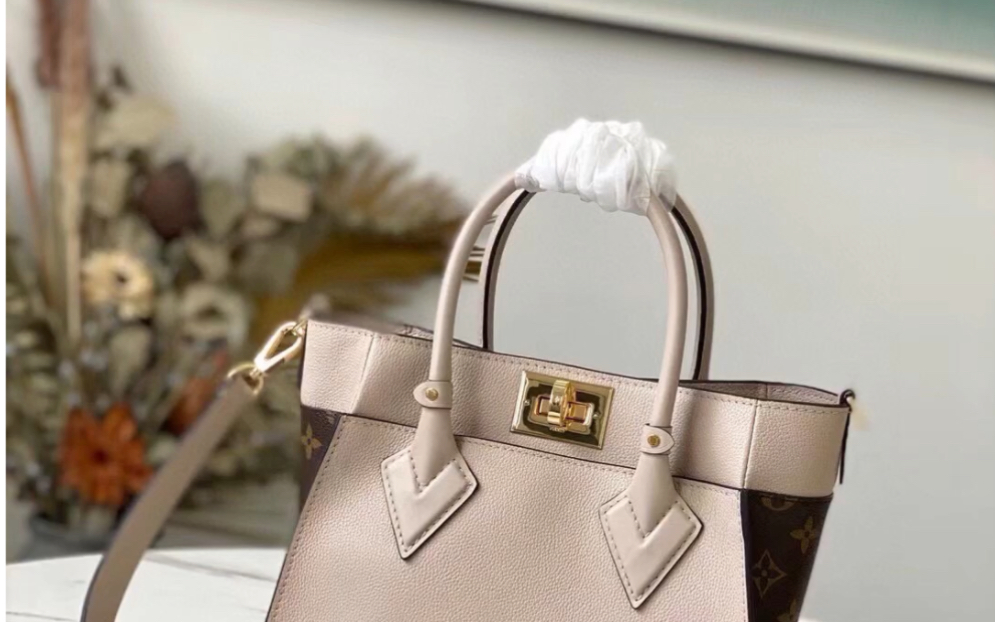 说一下高仿lv路易威登m57729 on my side 小号手袋 本款 on my side