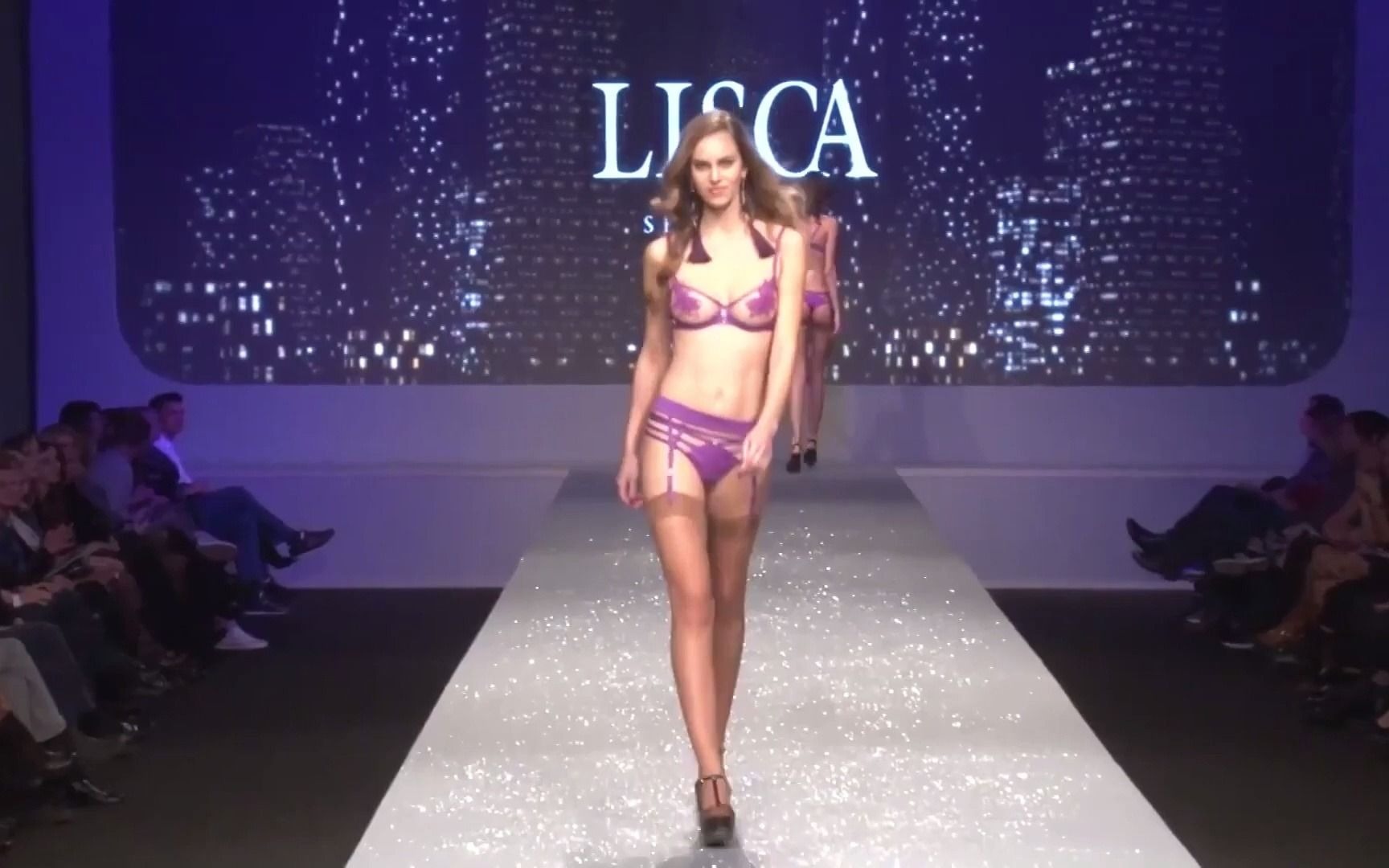 [图]Lisca Lingerie Runway Show Super Hot Lingerie Models