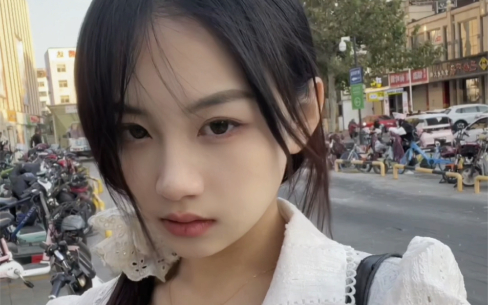 本来我的眼神里无光 遇见你们让我的眼神又充满了光