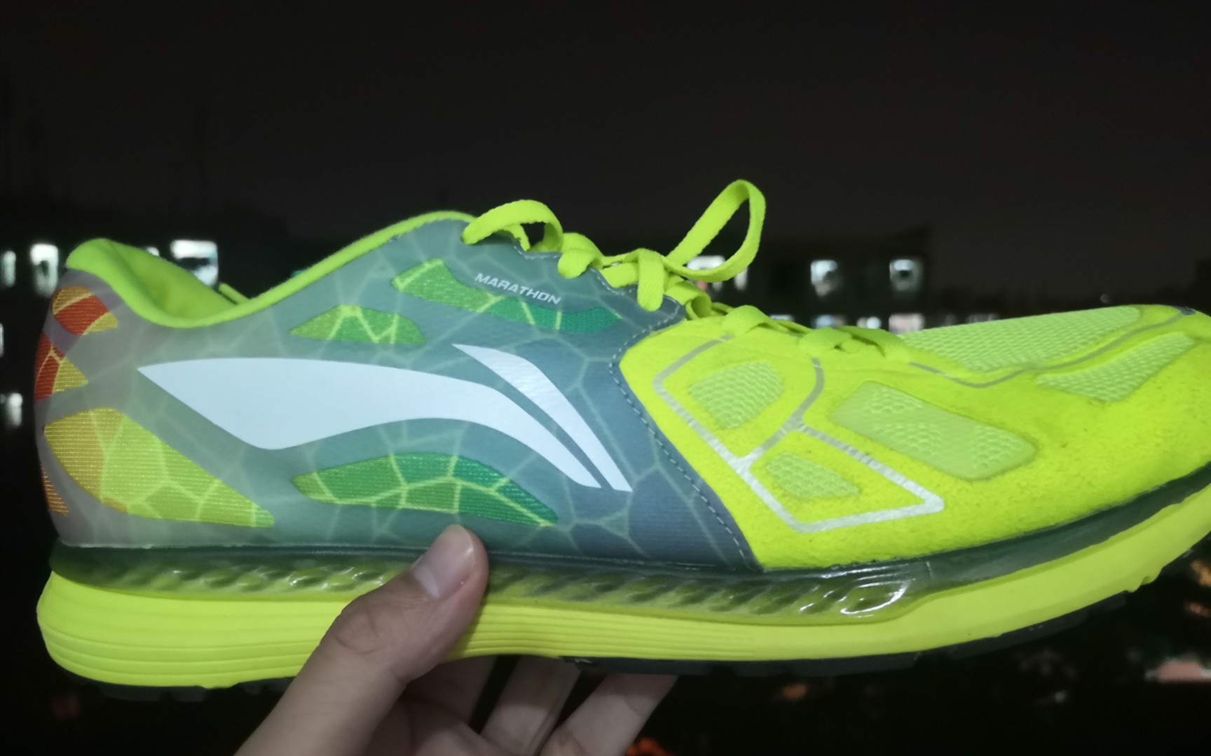 李宁云马有点像波士顿的国产竞速跑鞋