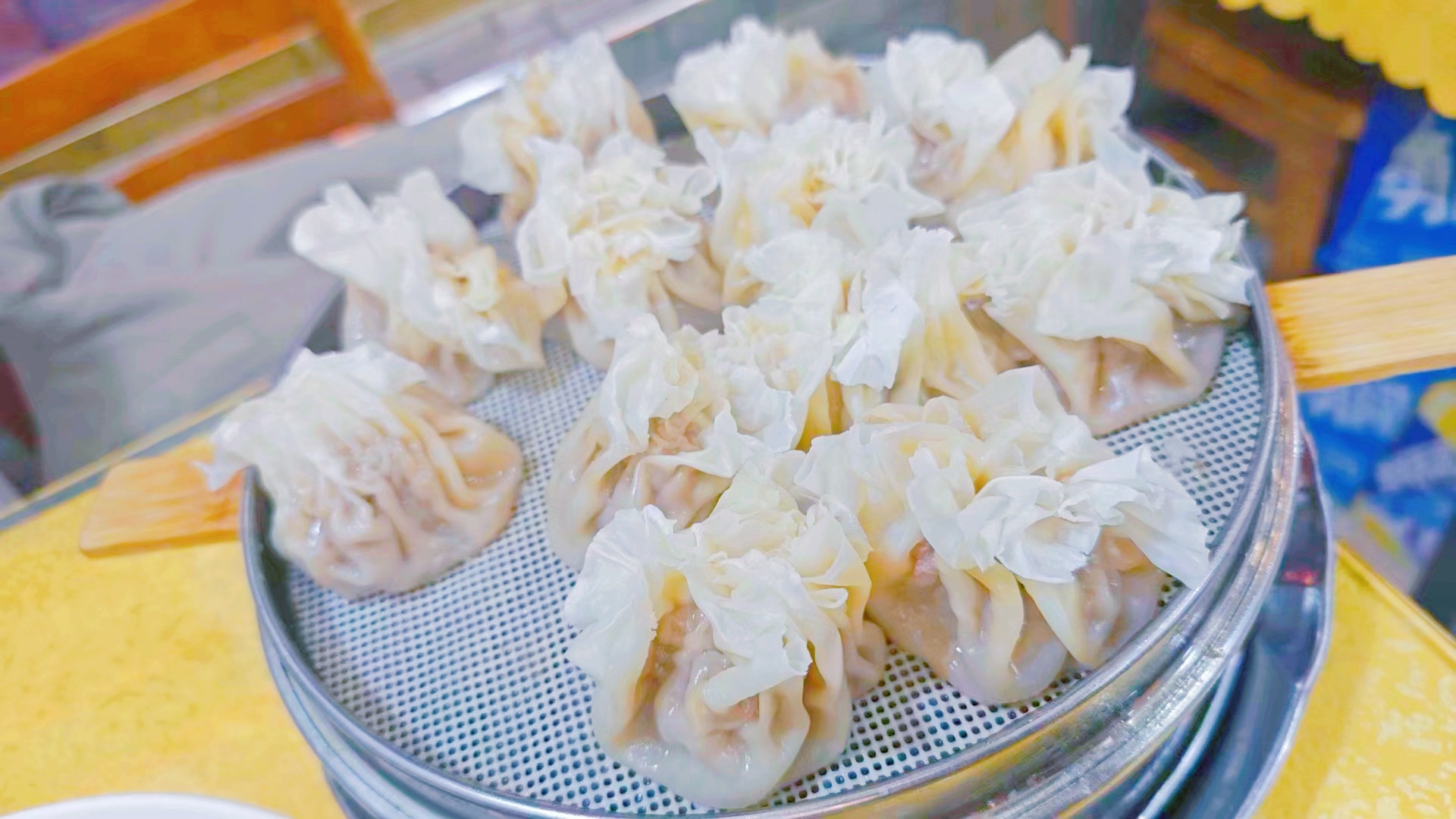 手工薄皮儿烧麦来咯