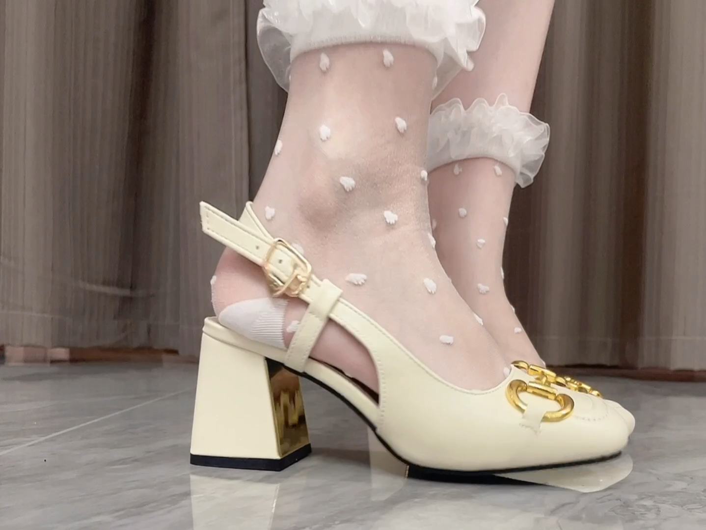 玛丽珍鞋搭配花边波点短s