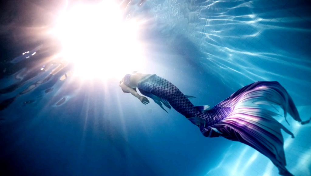 童话里的美人鱼蜉蝣人间  在月光下惊艳世