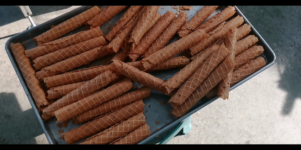 自动成型的烤奶皮子机自动下料奶锅巴机设备