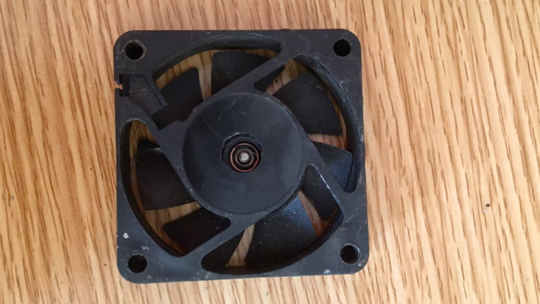 暴力拆解一只12v的无刷风扇_哔哩哔哩 (゜-゜)つロ 干杯~-bilibili