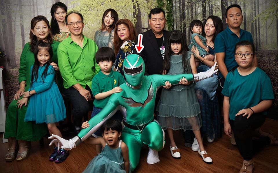 过年回乡拍全家福扮成超级战队没人认出我了xd