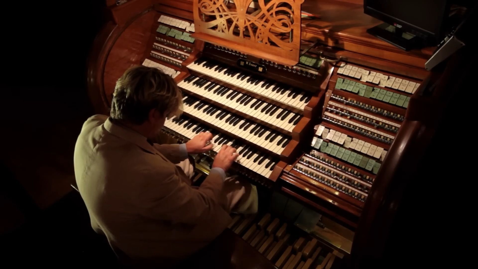 xaver varnus plays bachs toccata and fugue in d minor bwv 565