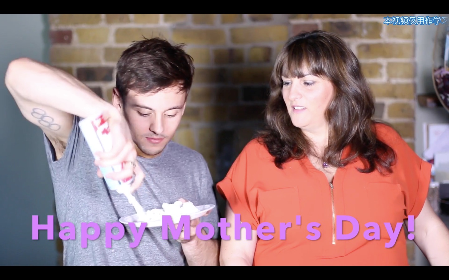 【Tom Daley】【托马斯戴利】Whipped Cream Pies to the Face Mother's Day Quiz 【Yelad字幕组】哔哩哔哩bilibili