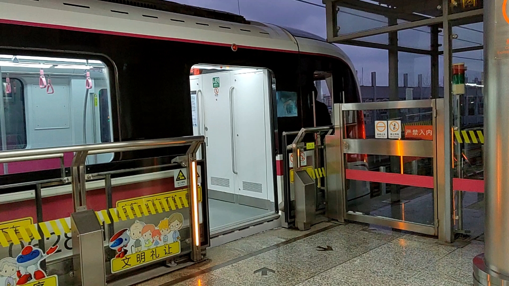 0676外高桥保税区北站出站