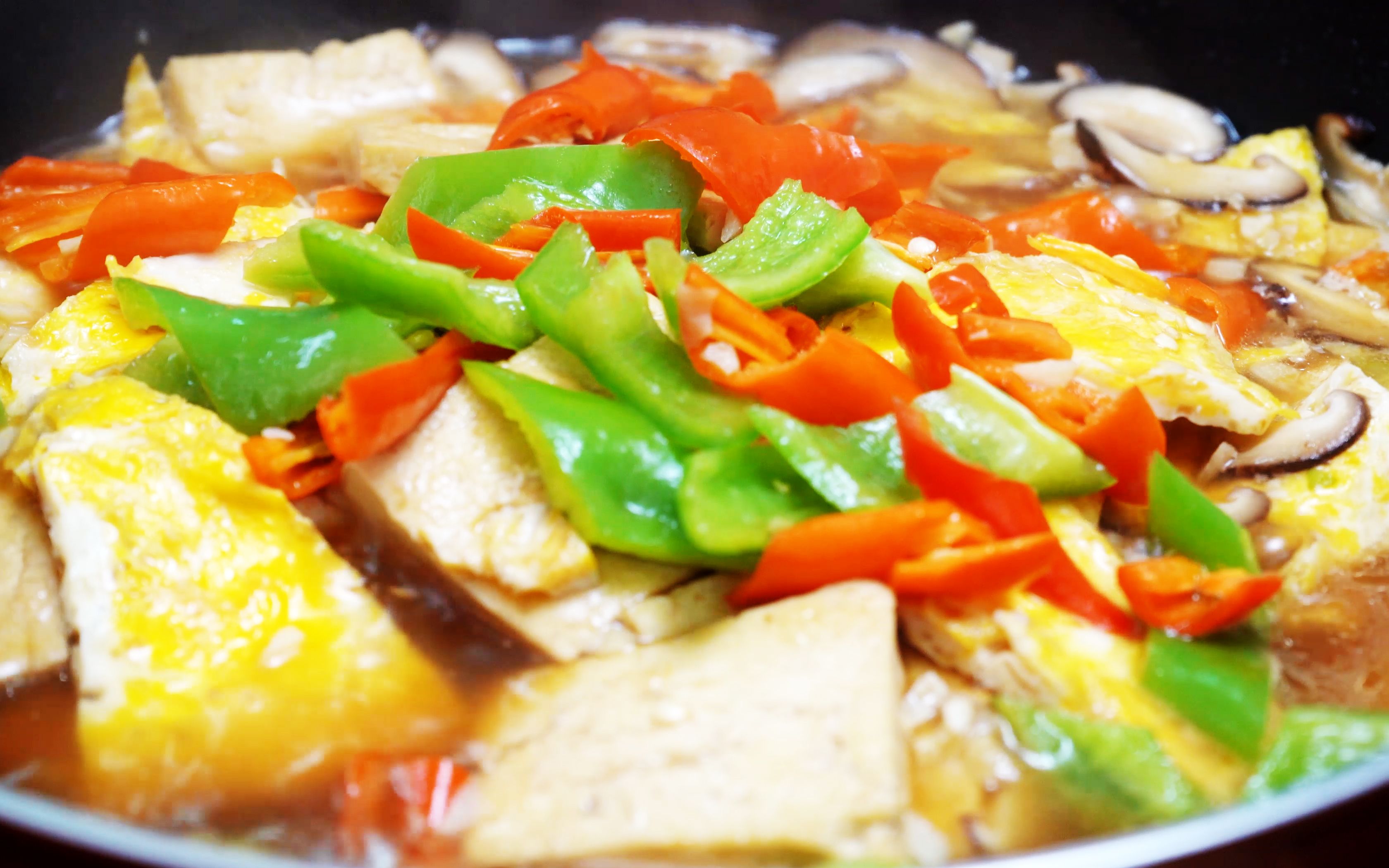 简单,美味的素鲍鱼烧豆腐,味道比肉还要香,嫩滑爽口,特别入味