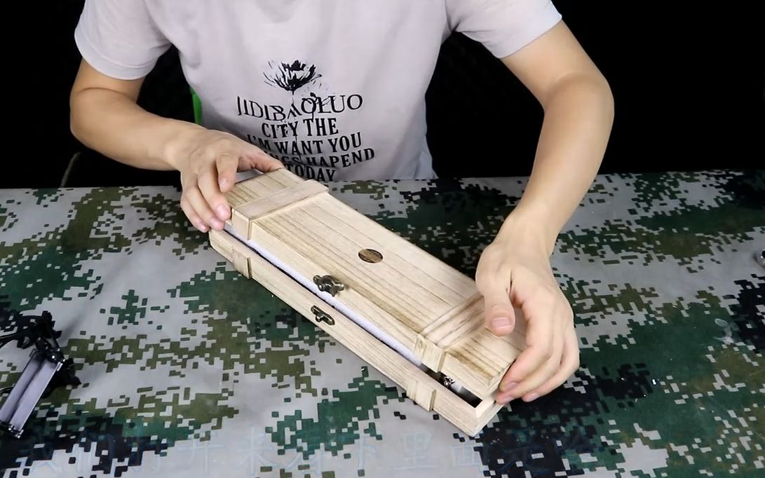 拆箱试玩绝地求生落地成盒128元一个盒子里面的东西真赞