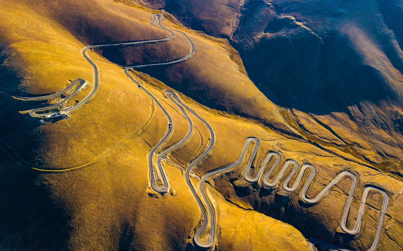 加乌拉山下108拐,进出珠峰的必经之路,考验的是驾车人的心理素质