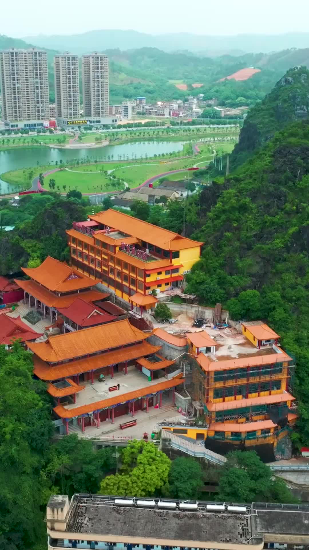 钦州灵山县城六峰山旁边有座观音寺听说很灵人气很旺旅行推荐官一哔哩哔哩bilibili