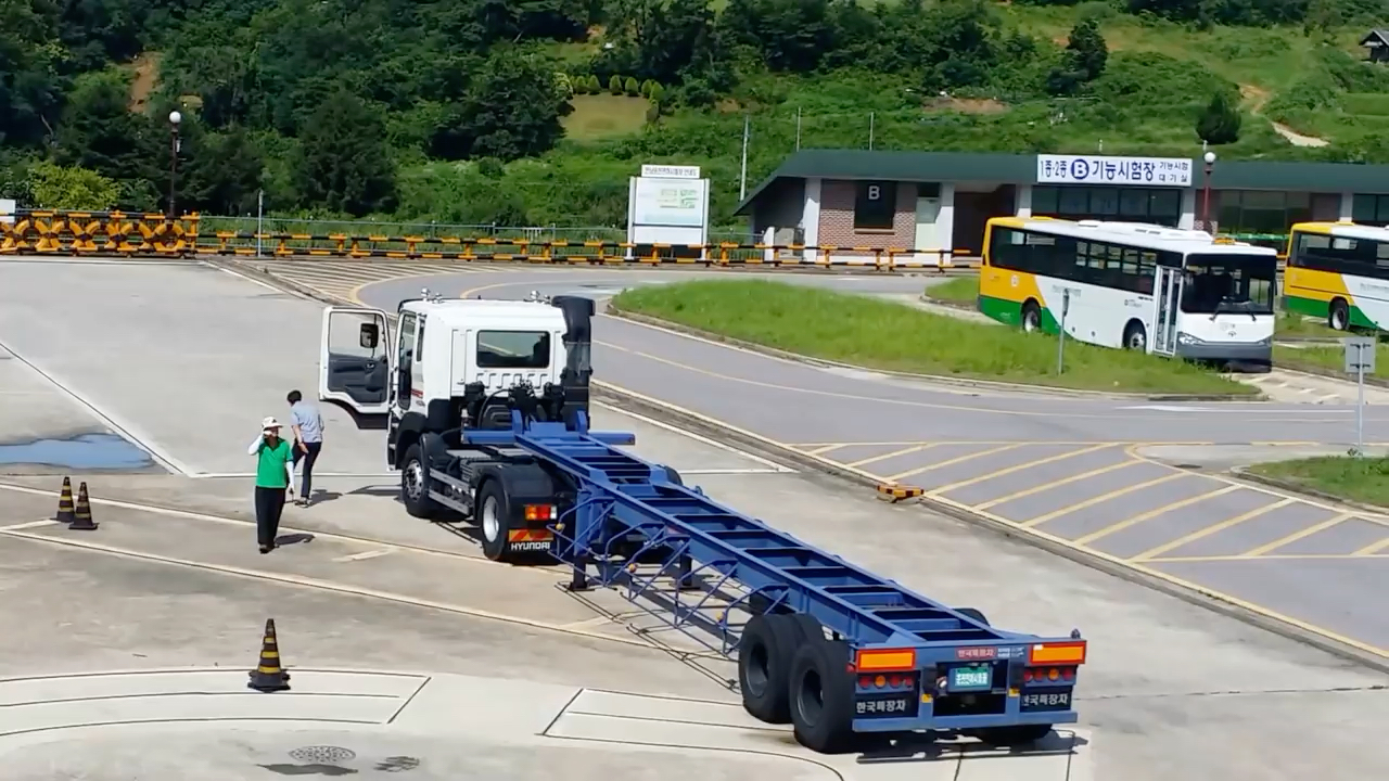 韩国驾照idp-韩国科目二-一类大型-牵引车-考场实拍倒车入库_哔哩哔哩