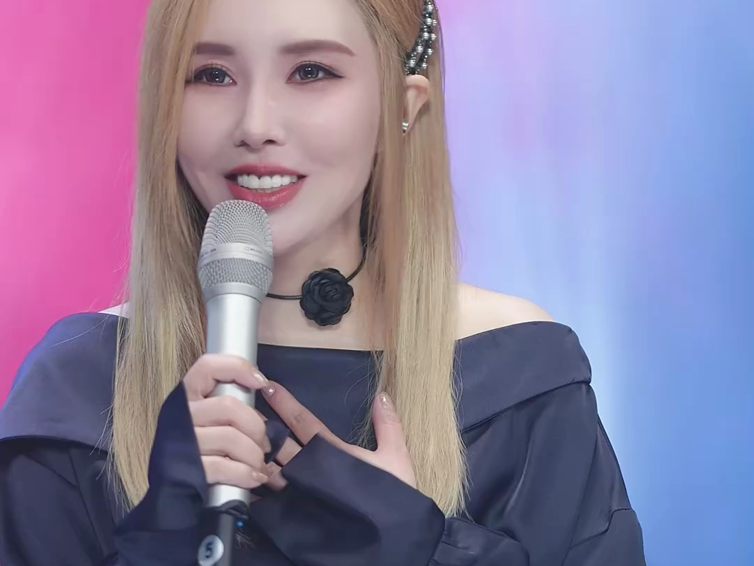 许艺娜聊天,十几年前天籁之声总冠军复出,叫高音女王就言过其实了_202