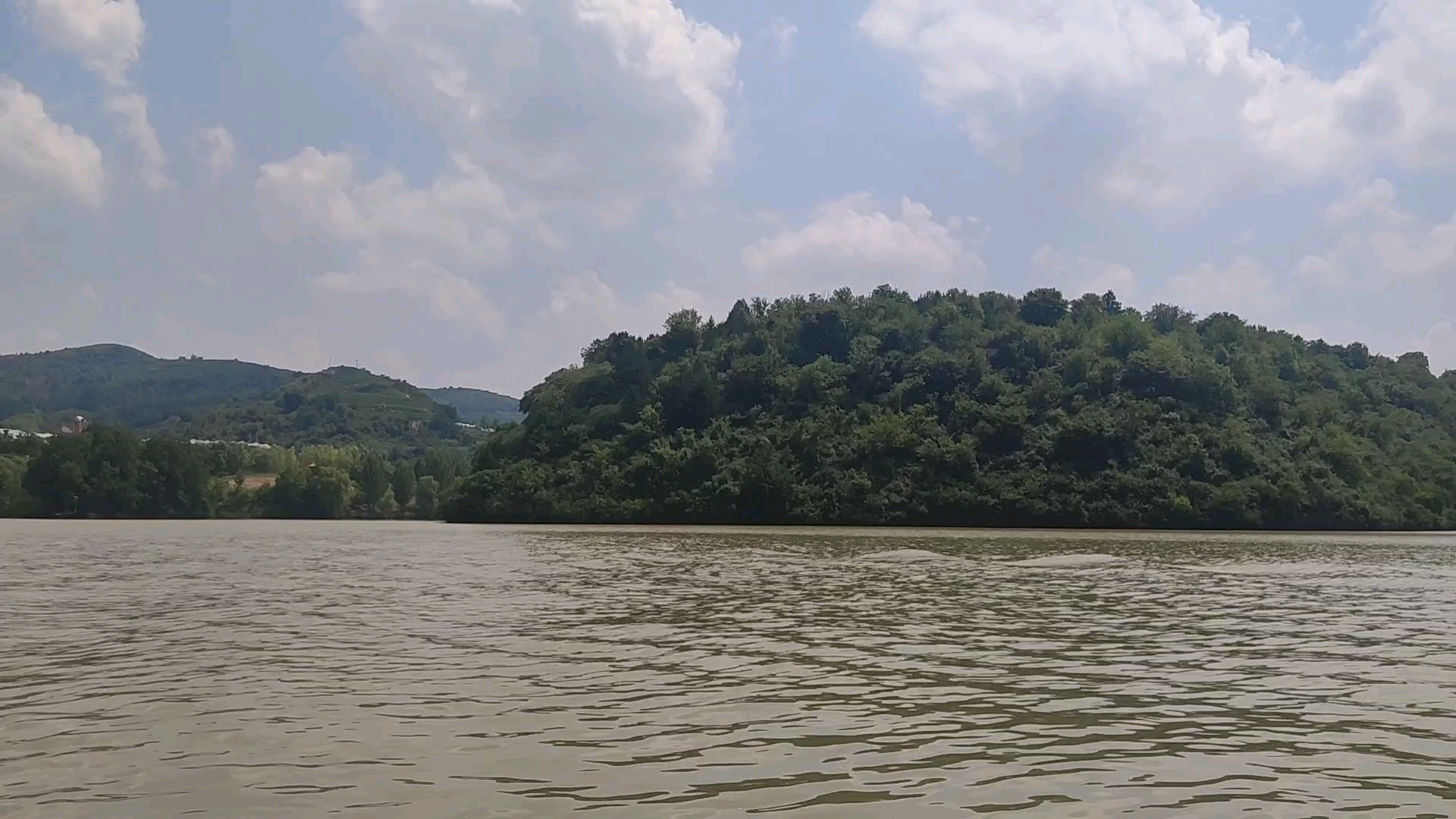 暑假游宜君福地湖看着湖水真的很开心