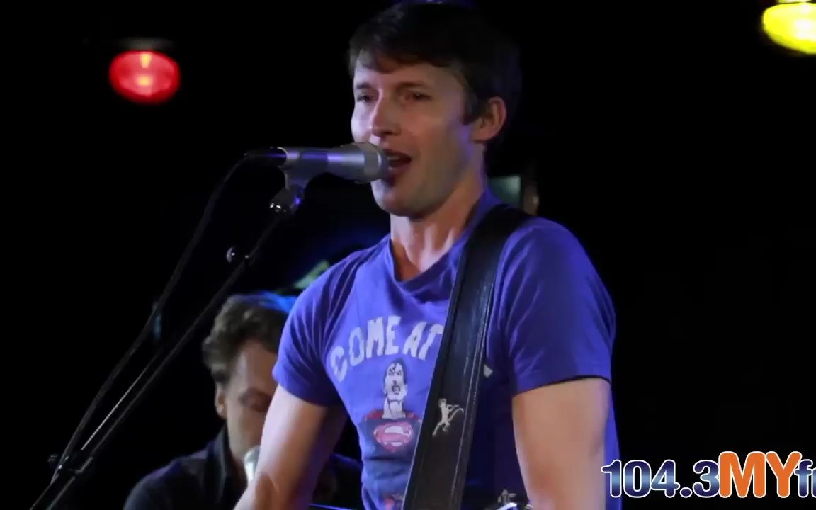 [图]James Blunt _Youre Beautiful_ Live Acoustic Performance