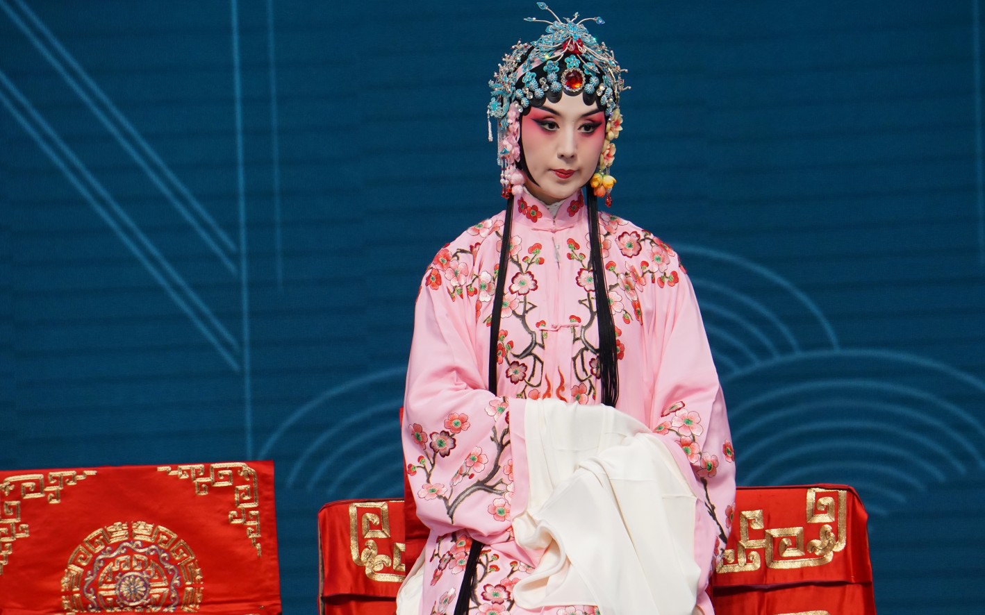 史依弘锁麟囊春秋亭