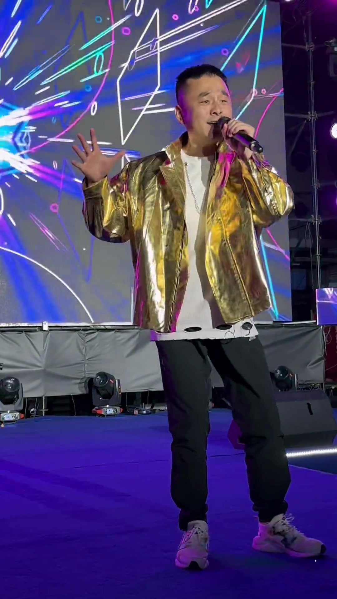 演出现场真人真唱现场版现场实拍灵魂歌手贺东