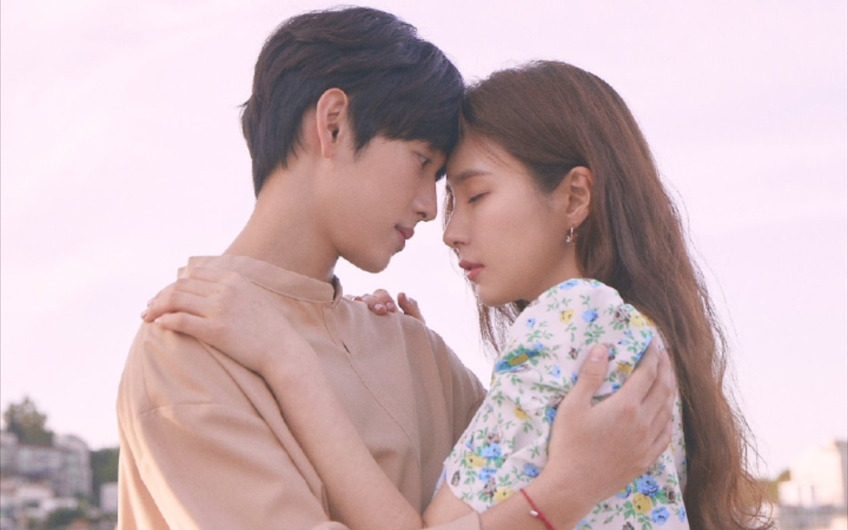 "以后不要找不在身边的人,找在身边的人(我)吧"  "奇善谦"