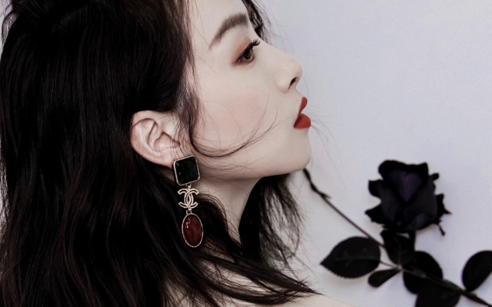 【宋茜】时尚【cosmo盛典】宋茜黛绿烟波礼服_哔哩哔哩 (゜-゜)つロ