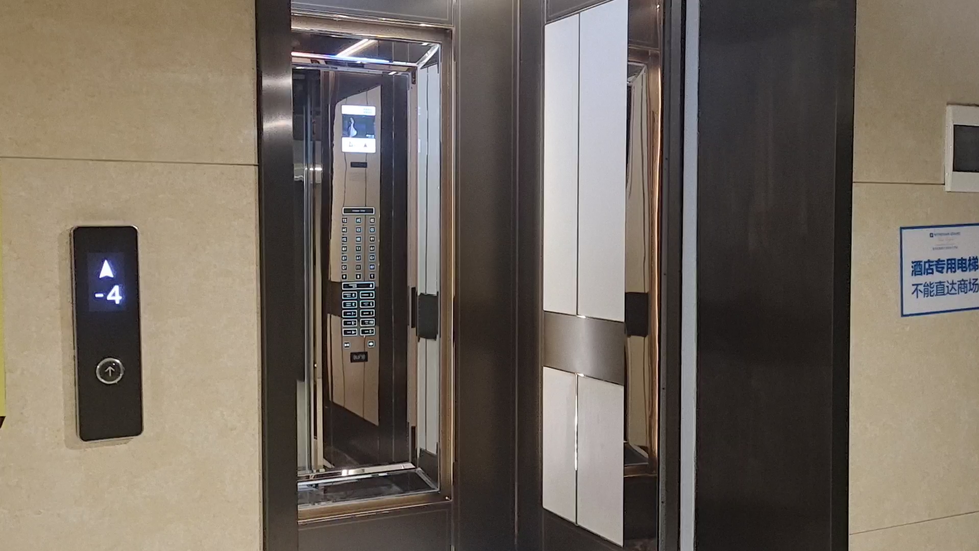 电梯开关门