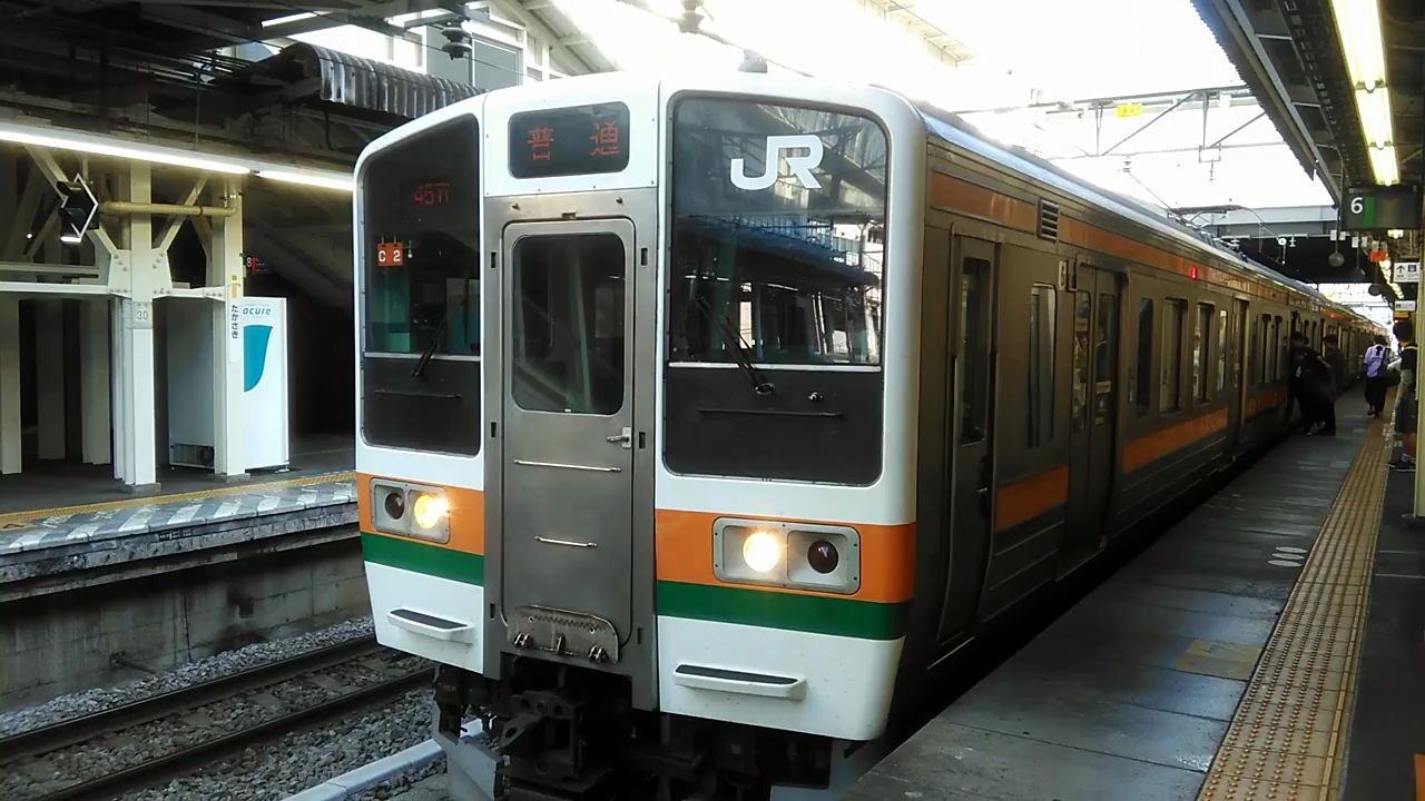 jr东日本211系两毛线普通列车开往桐生发车高崎站拍摄日2018年05月05