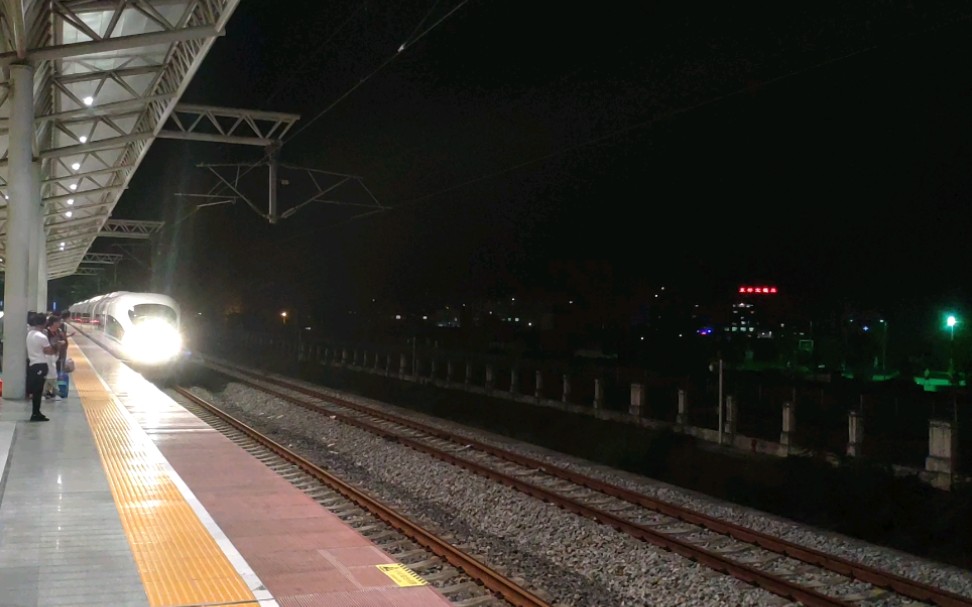 温州动车站夜间图片