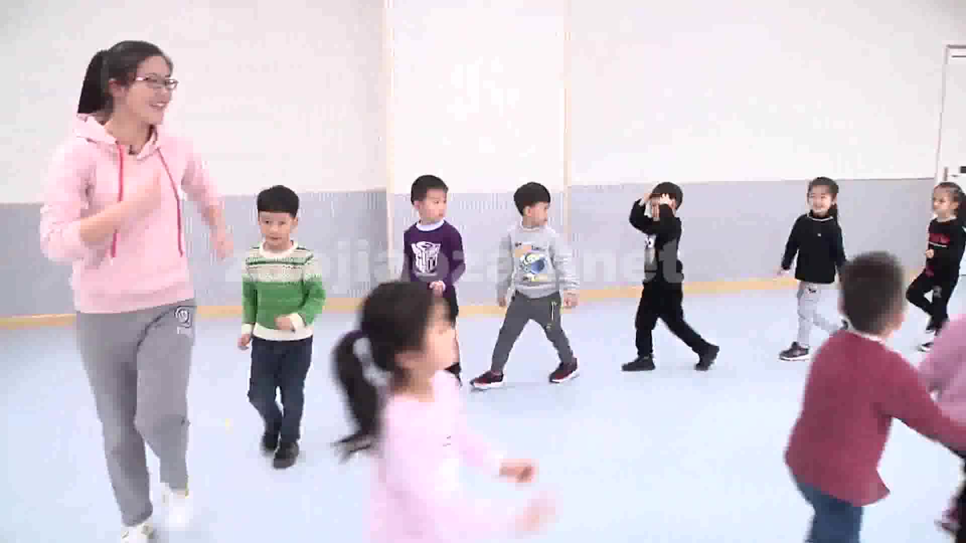 幼儿园优质课中班健康活动《好玩的绳子》哔哩哔哩bilibili