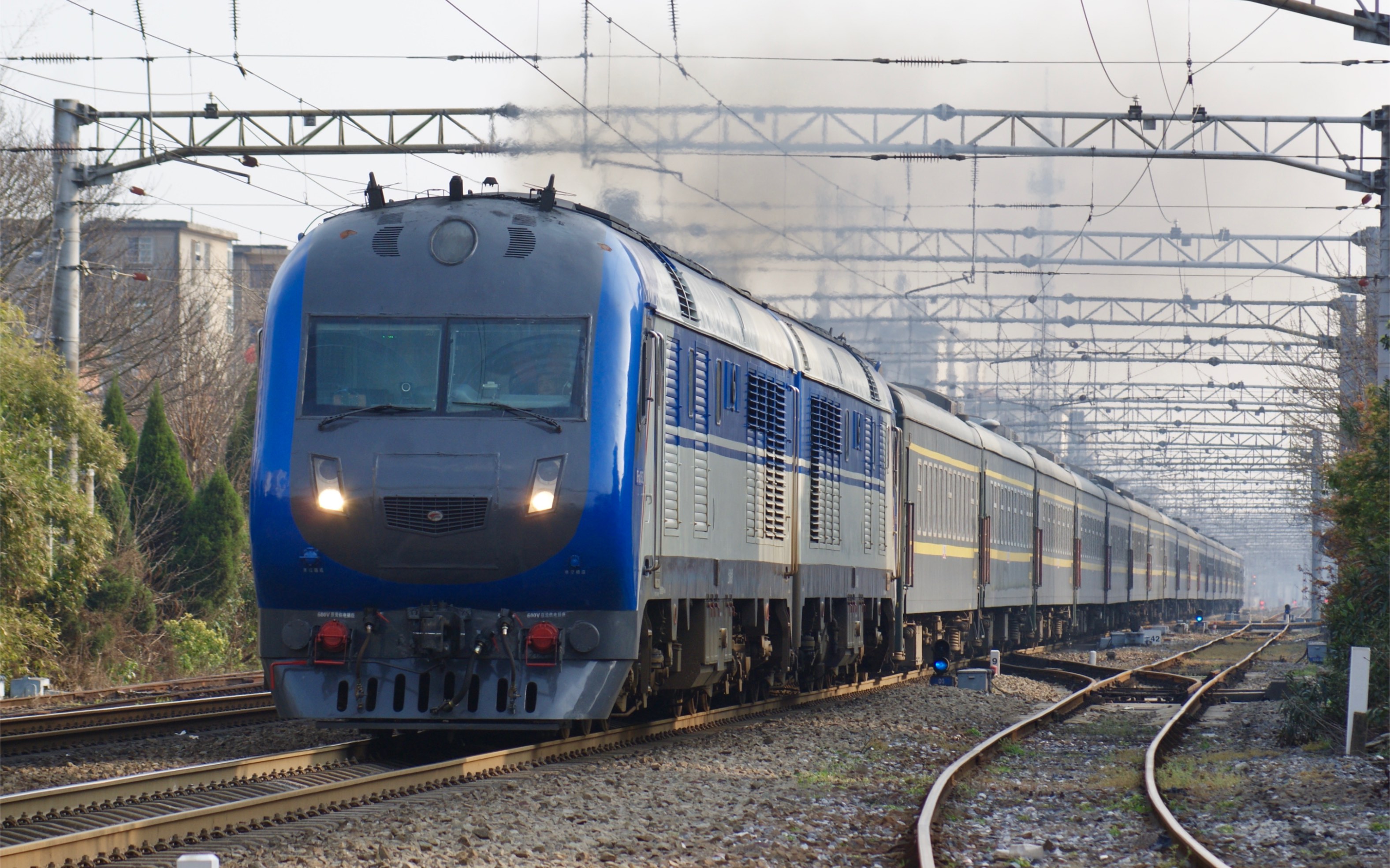 京九线系列—上局徐段df11g0151 0152牵引k492(昆明—济南)通过专用线