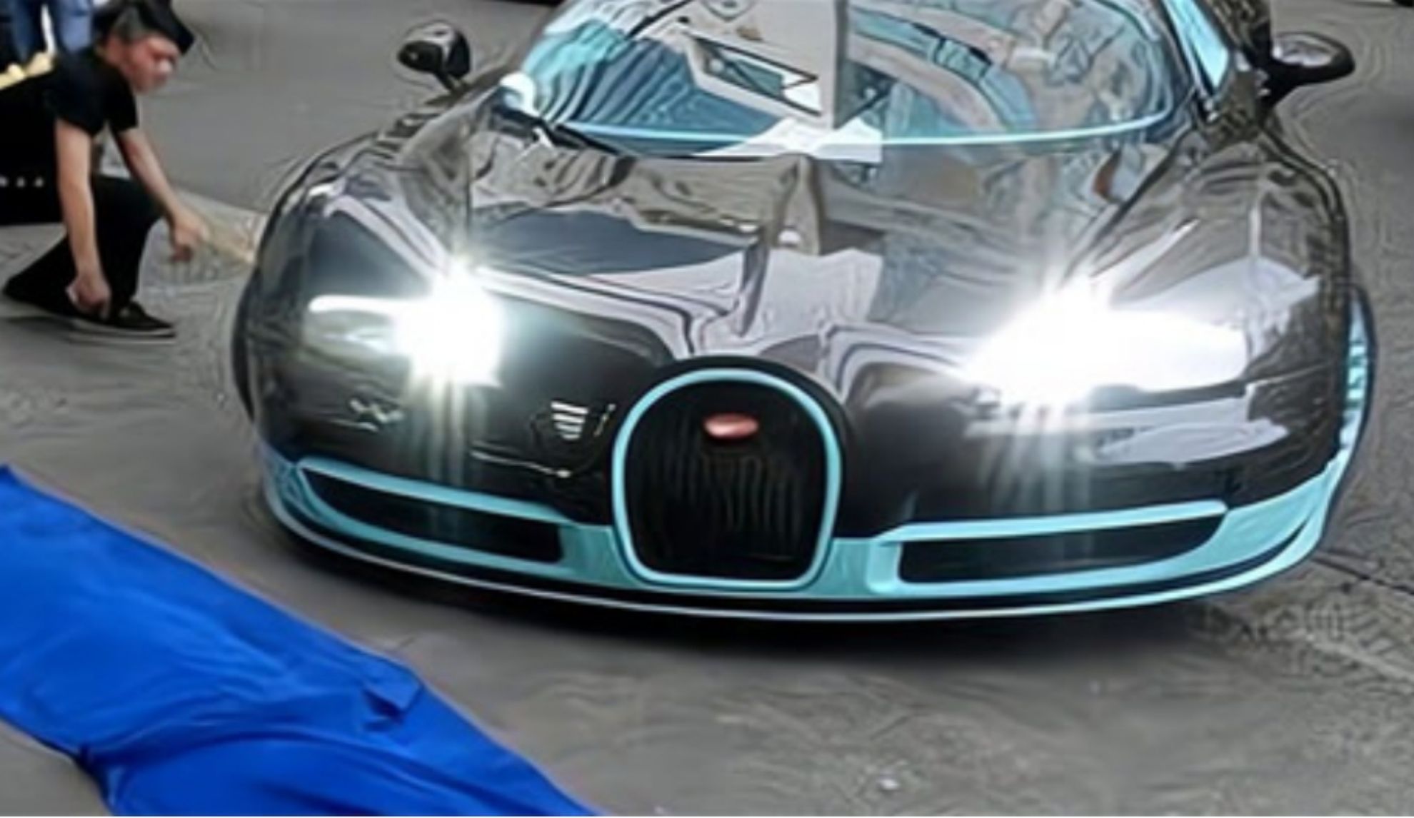 武汉街头惊现4000万布加迪,看到车主过减速带,都得下车给铺毛巾