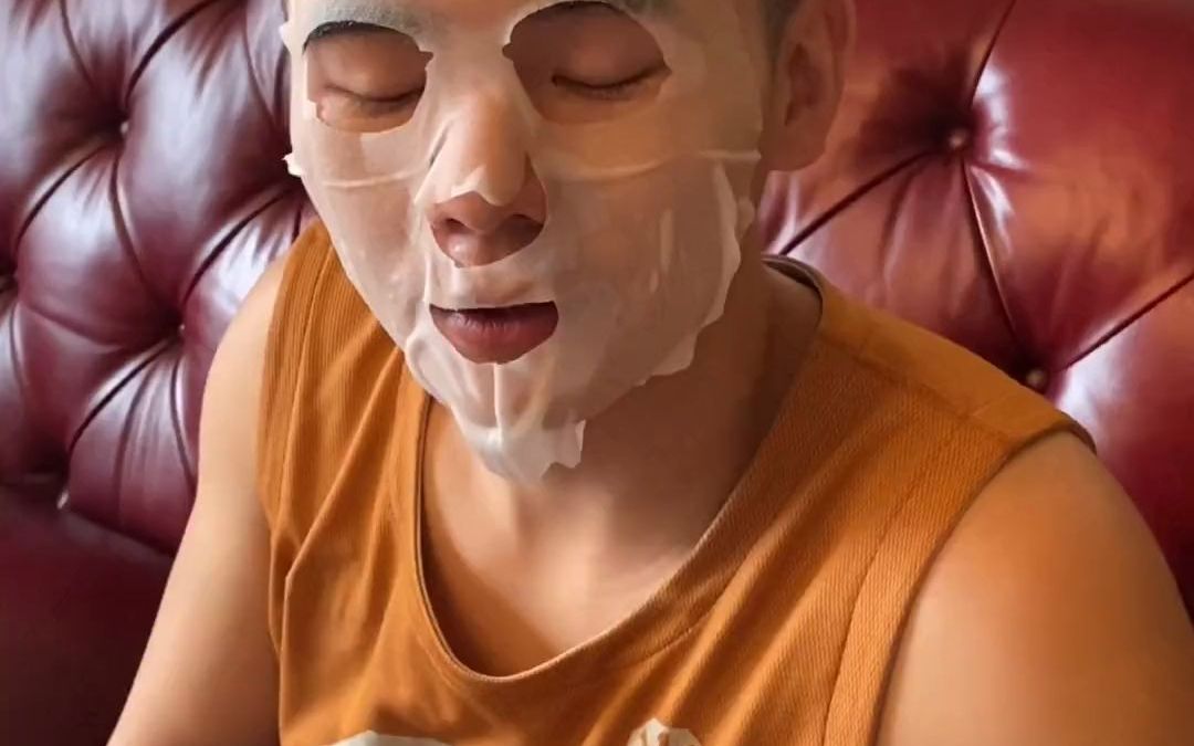 不甘做花瓶的弟弟@深情航仔～ @郭小胖(7号下午5点零食直播) #国庆