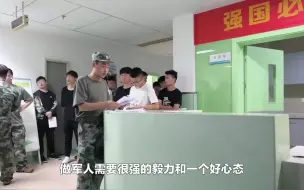 Télécharger la video: 每年征兵时，为啥身高低于1米6的男性不能入伍？国家考虑很周到