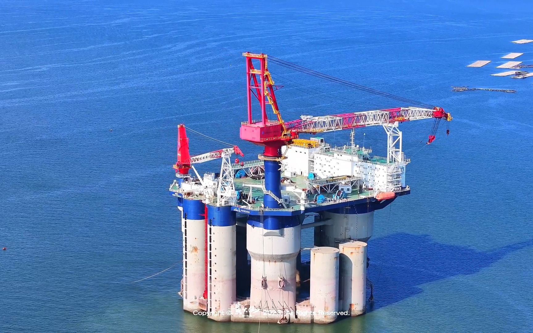 这是北部湾地区最大的海工平台,坐底钦州高端船舶的海工装备,真正的