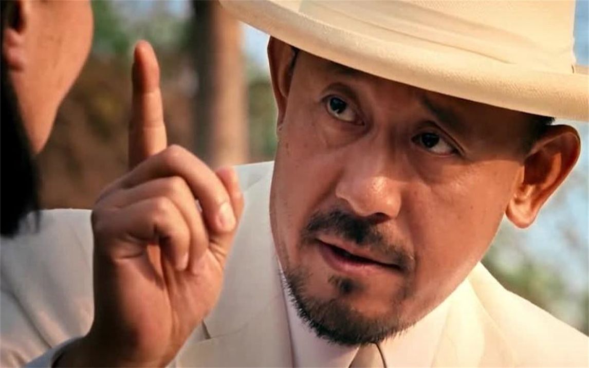 姜文不想听师爷的故事,因为他说出来也是假的,最后五个字是伏笔