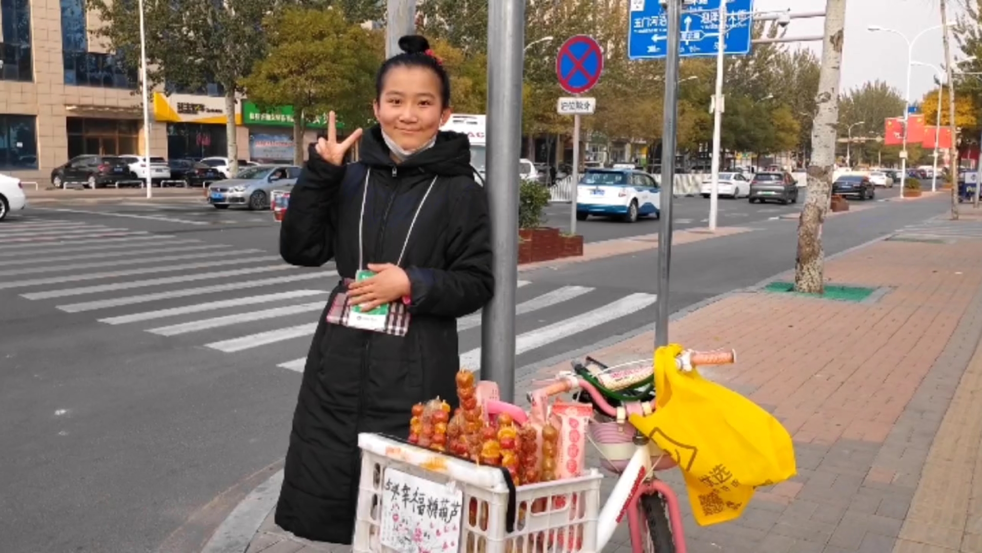 山西太原19岁小姑娘,靠卖糖葫芦帮家人还房贷,自己每月生活费300块,励志哔哩哔哩bilibili