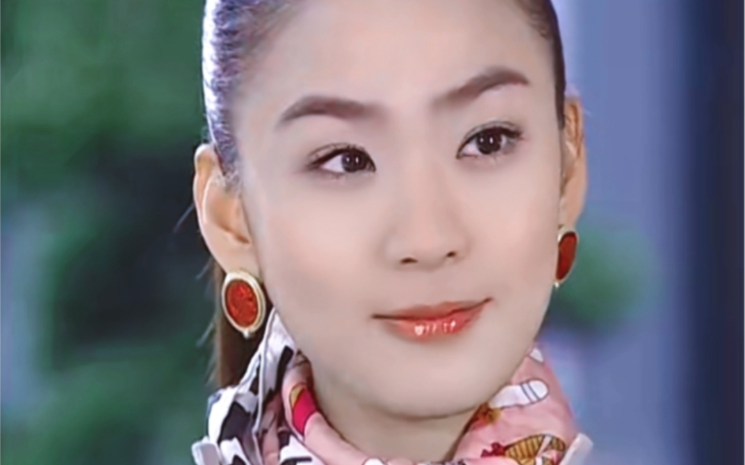 欧雅若的20对耳环每一对都好美,都好适合她,贴头皮和大光明造型她都能