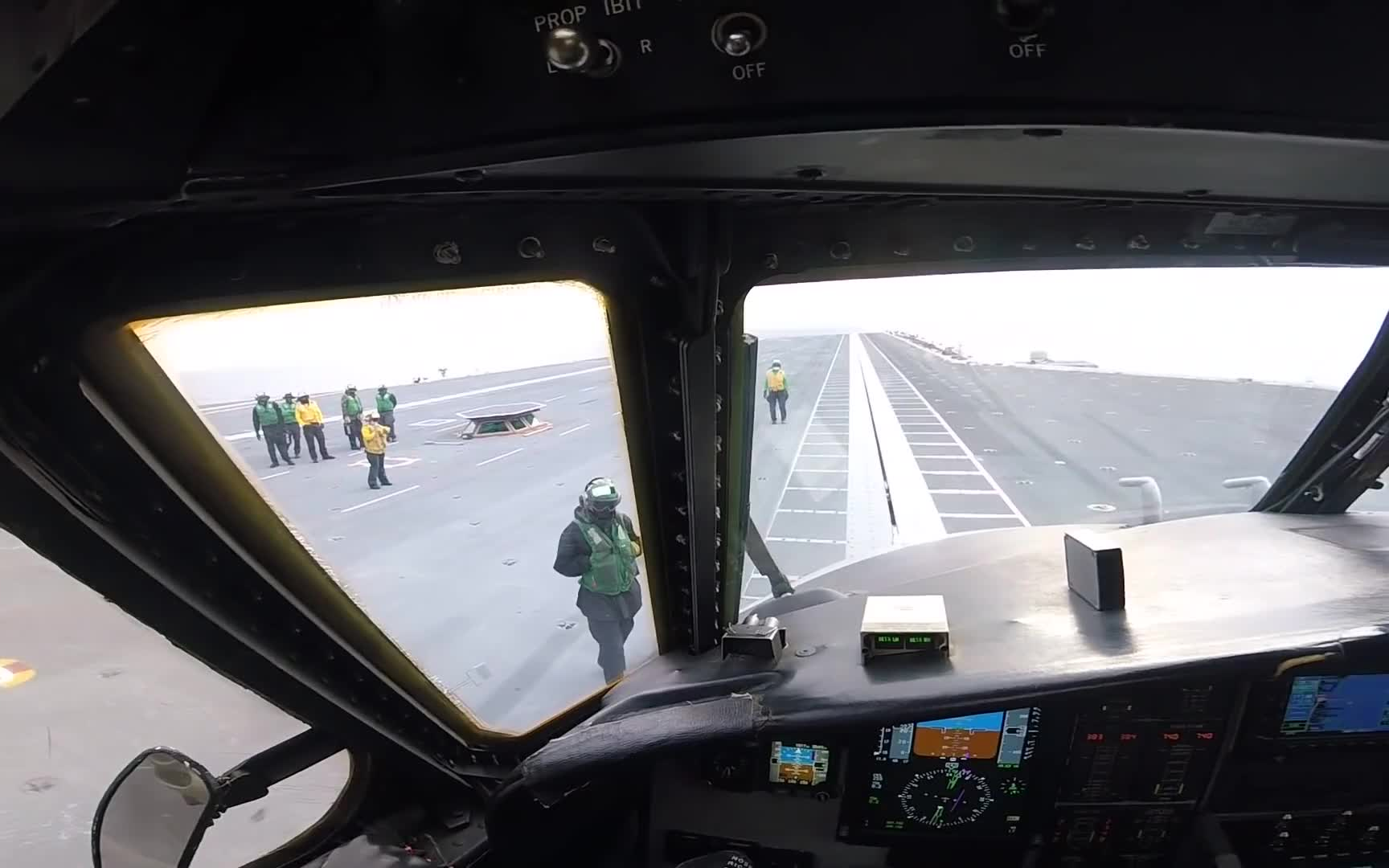 e-2预警机在福特号航母上的起降(舷号:cvn78)——完整过程~这起飞不比