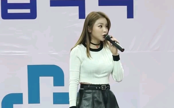 洪真英 现场 短裙好看